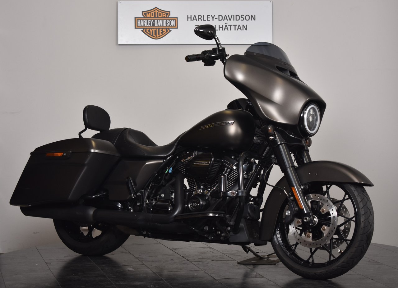 Harley-Davidson Street Glide ...