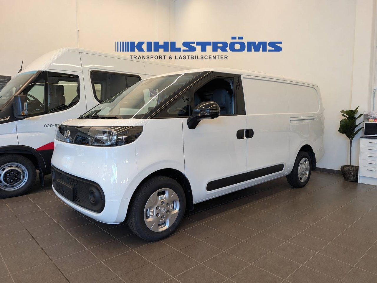 Maxus E-Deliver 5 Plus  335 k...