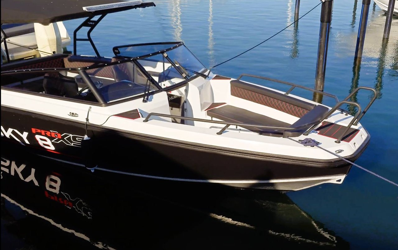 Husky R8 Pro XS med Mercury 3...