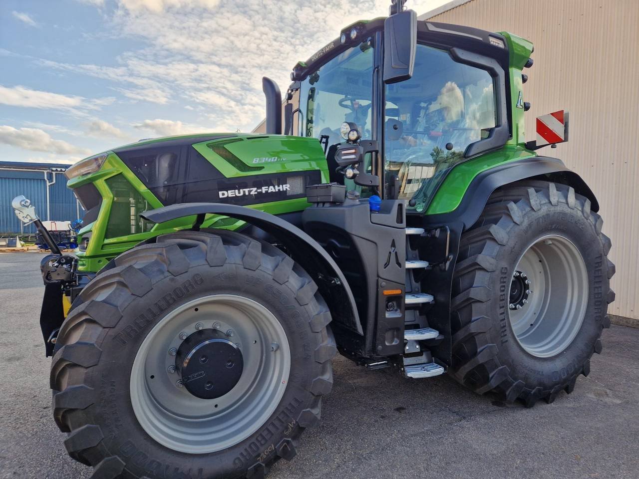 Nya Deutz-Fahr 8340.  Boka di...