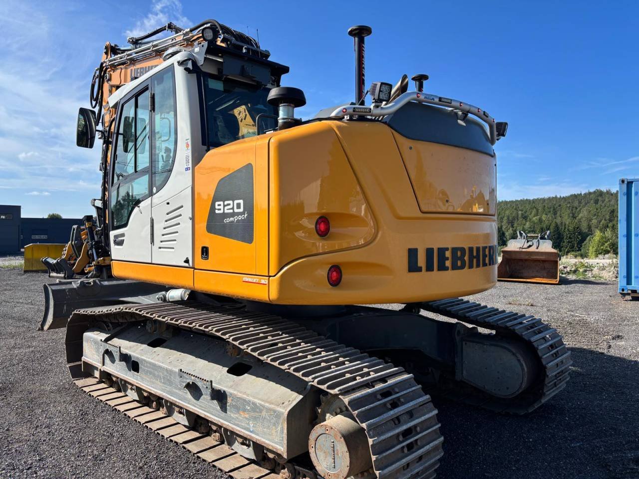 Liebherr R920 Compact 2250 ti...