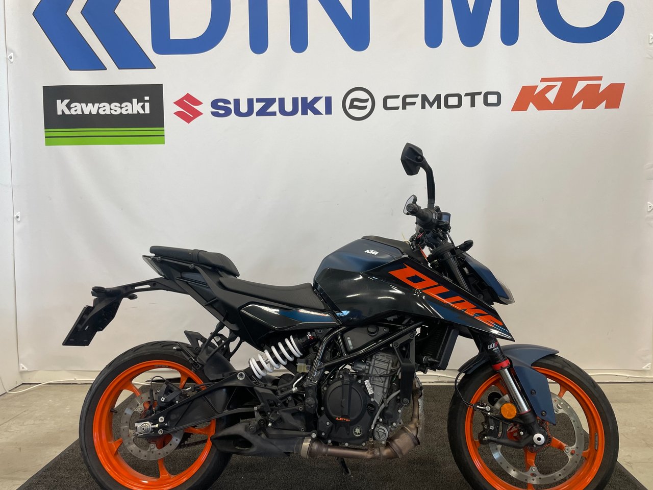 KTM 125 DUKE "Nyservad med lå...