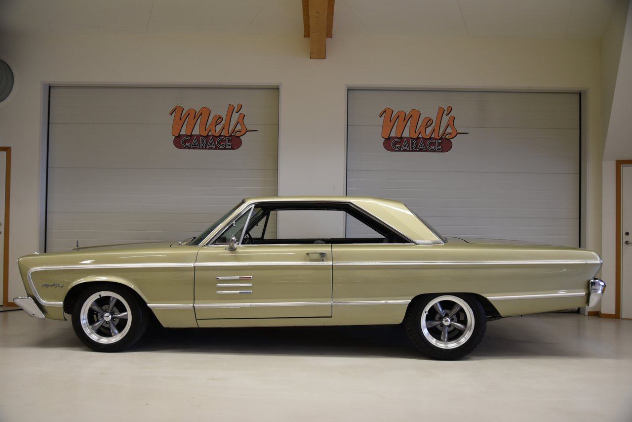 Plymouth Sport Fury 2-dr HT V...
