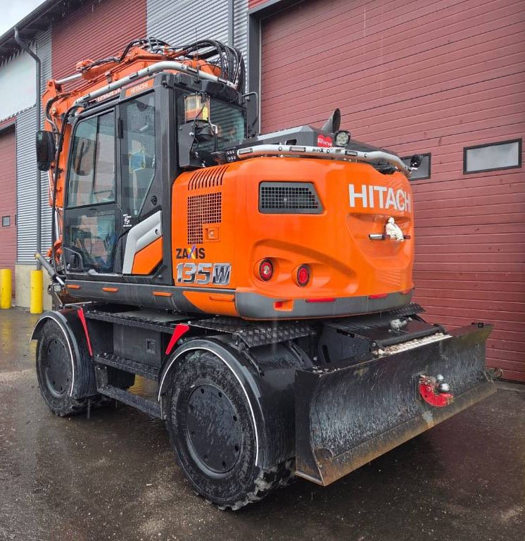 Hitachi ZX135W -2024