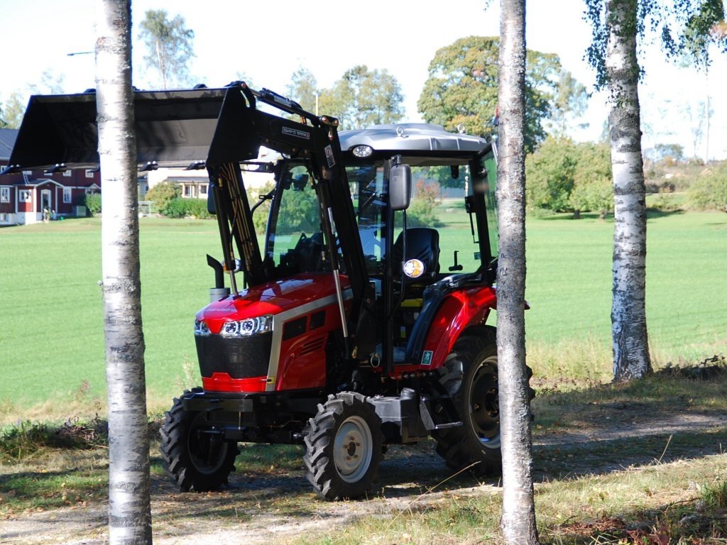 Traktor med lastare Gårdstrac...