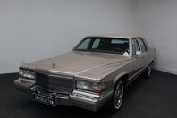 Cadillac Brougham 5.7 V8 Automat 188hk