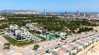 Nyproducerad vacker villa med utsikt över havet och Benidorm