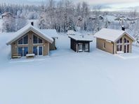 Nybyggt fjällhus med fantastiskt läge och vedeldad bastu