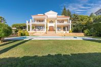 Lyxig byggd villa till salu i Marbella