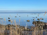 Mysig stuga vid havet på Öland