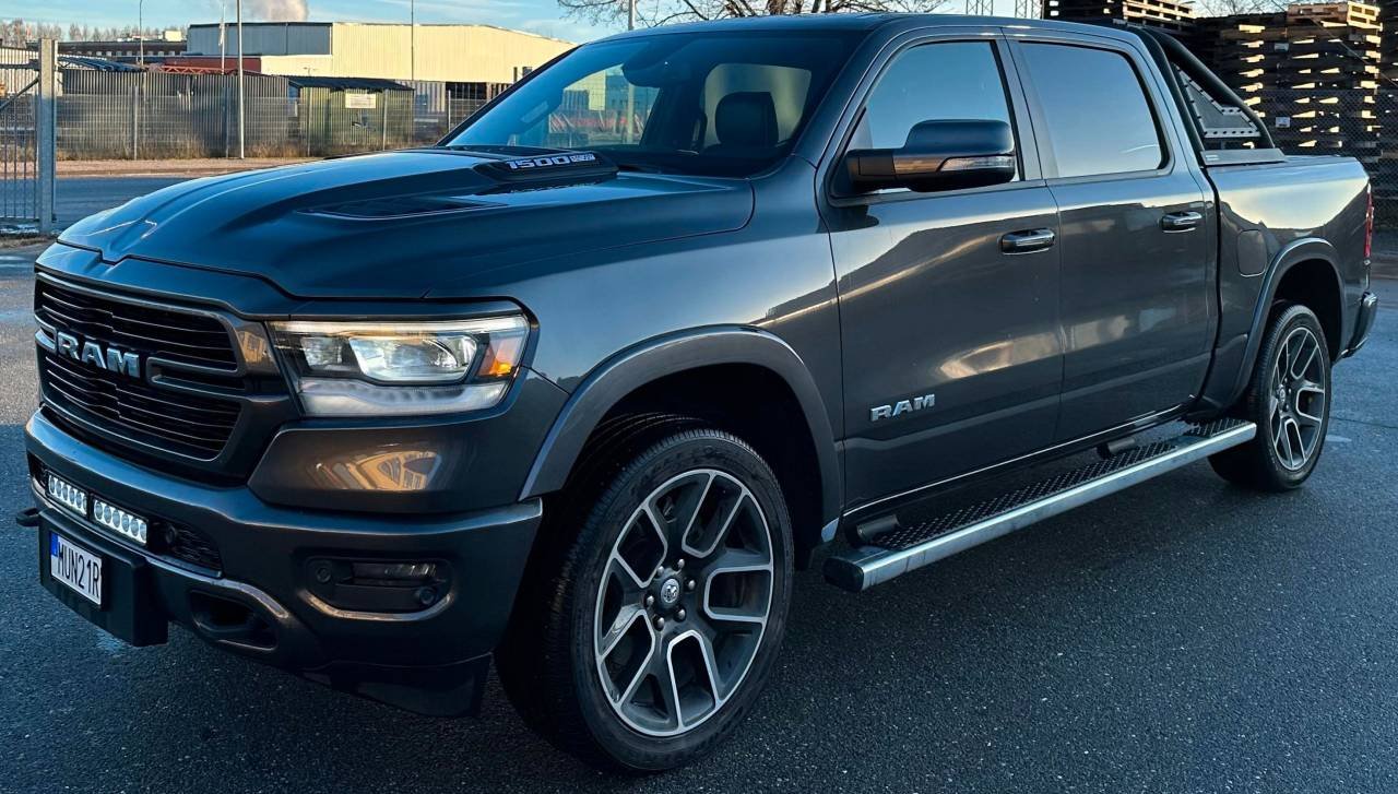 Dodge RAM 1500 Crew Cab 5.7 V...