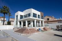 Ny villa med paddelbana i Torrevieja