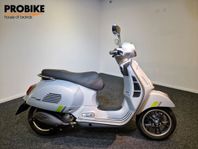 Piaggio Vespa GTS 300 Super Tech