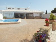 Villa med stor tomt och privat pool i Lomas del Rame, Los Al