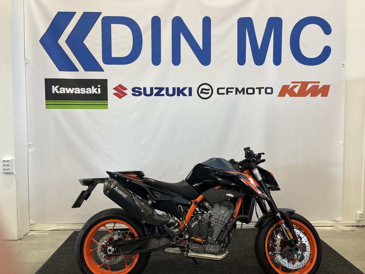 KTM 890 Duke R "DinMC Edition"