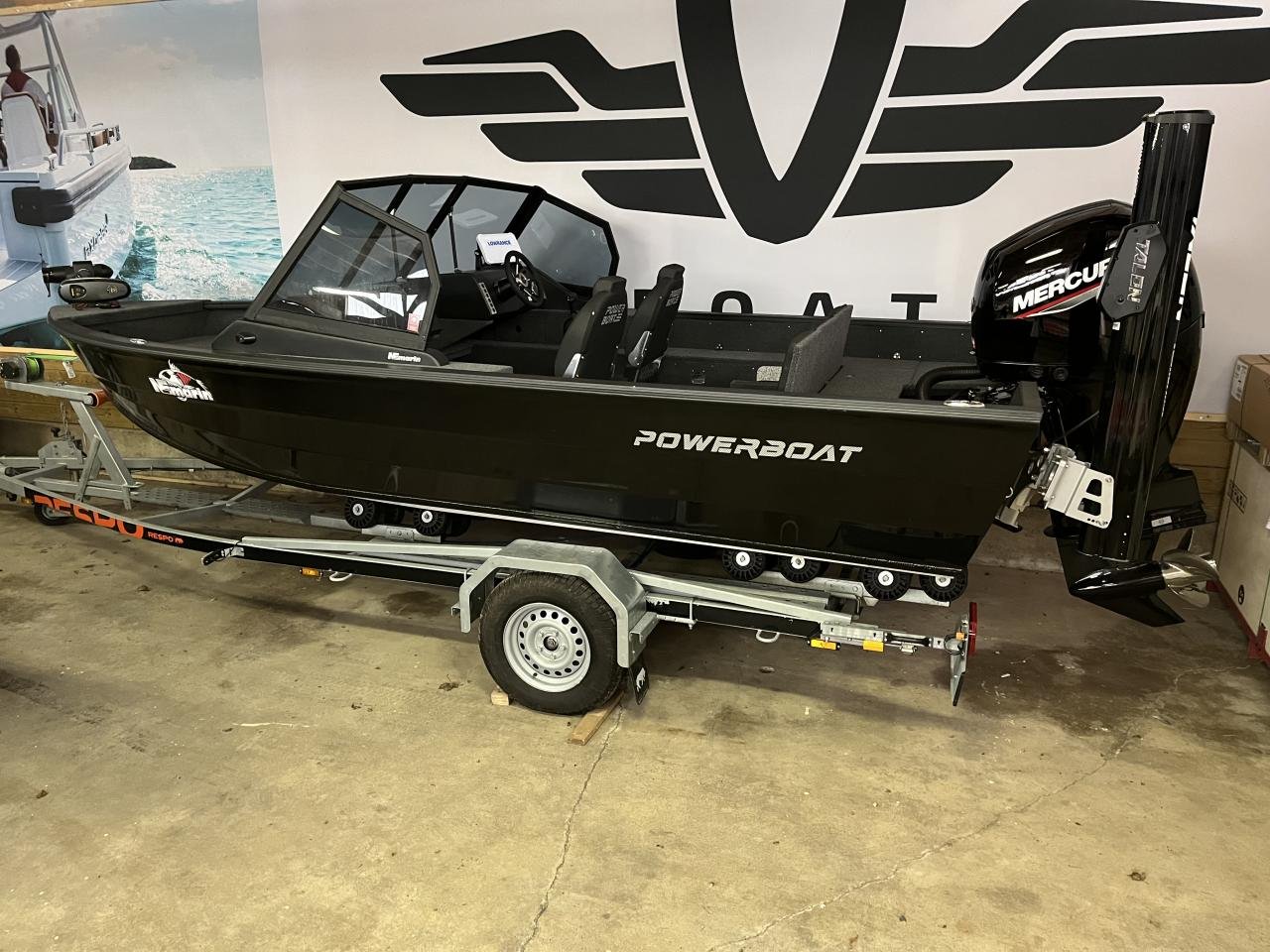 Powerboat 520 DC / Mercury 15...