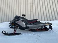 Ski-Doo Renegade Xrs 850 SAS 10,25" display 2023  Moms!