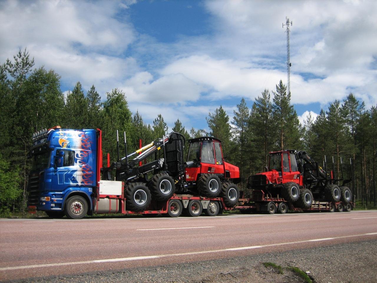 Maskintransporter över hela l...