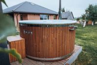 Badtunna i glasfiber med integrerad kamin. Gratis leverans