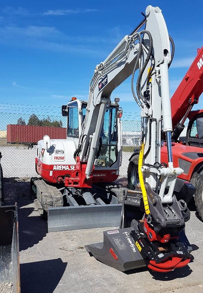 Takeuchi TB260 *uthyres / onl...