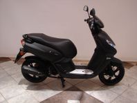 Peugeot KISBEE Mad Black 2 Års garanti