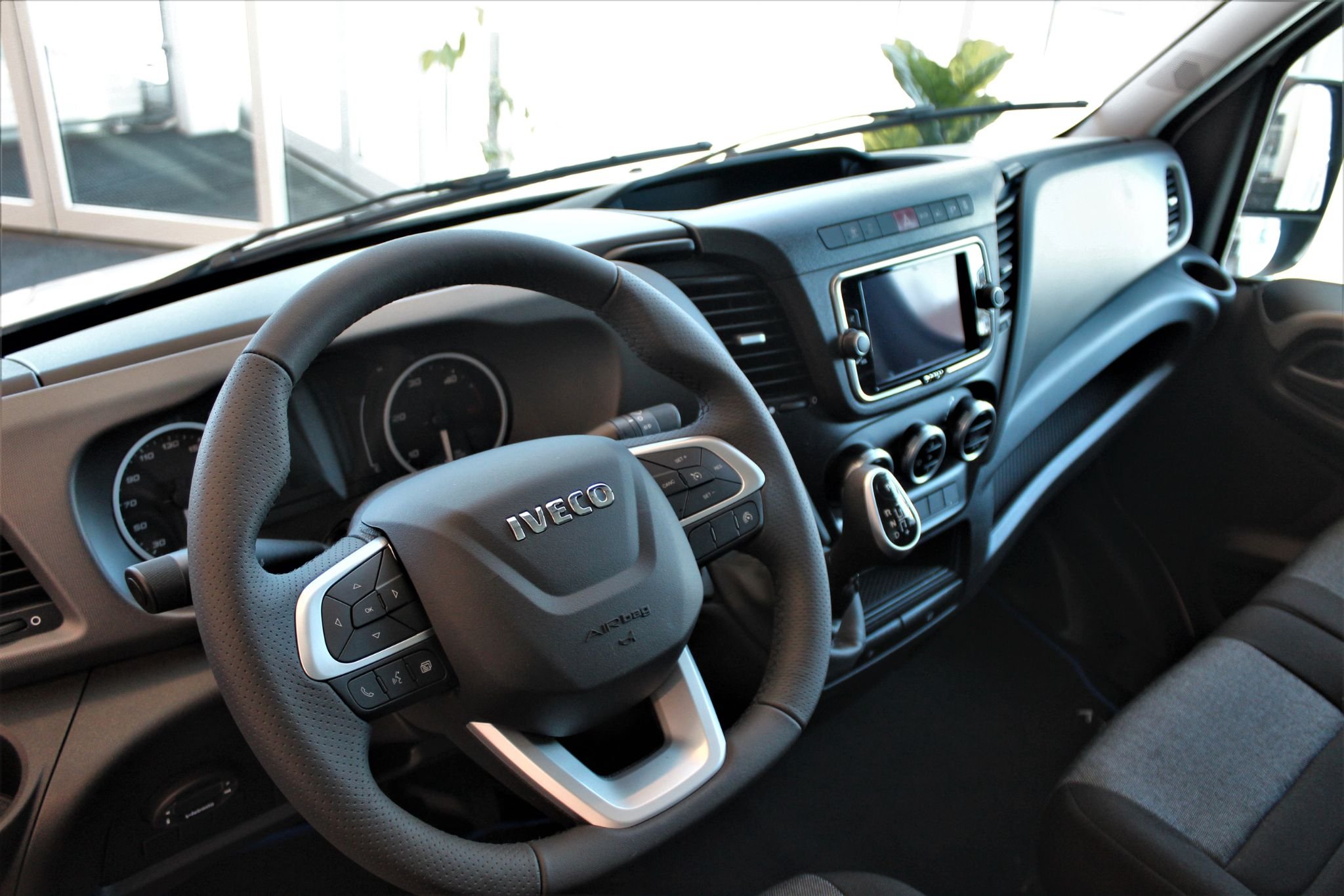Iveco Daily 35-140 Skåpbil 2.3 JTD Hi-Matic, 136hk, 2021