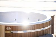 Vedeldad badtunna med integrerad kamin. fri frakt