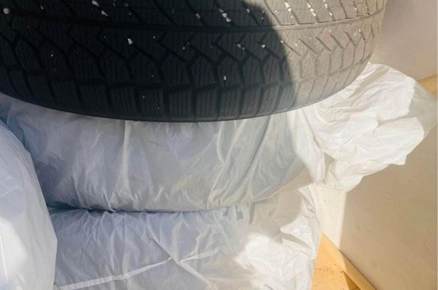 Vinterdäck 215/55/R18 säljes i Stockholms sta - såld eller borttagen