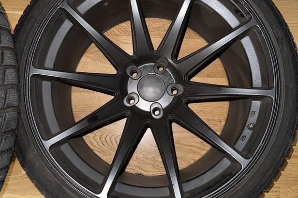 20” fälgar 275/35/R20 och 245/40/R20 M&S-däck - såld eller borttagen