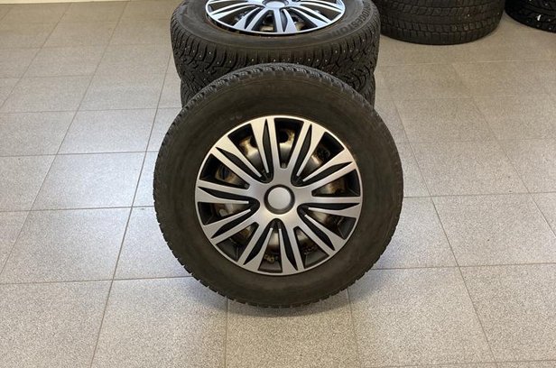 Bridgestone/Nokian Dubb/Plåt 6 mm säljes i E - såld eller borttagen