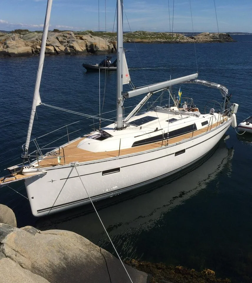 Bavaria 37 Cruiser 2014, välutrustad med tre hytter. image