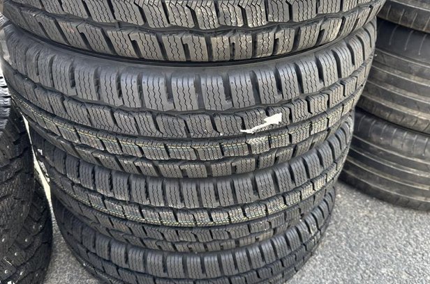 NYA Kumho Vinterdäck 195/75 R16C C-Däck sälj - såld eller borttagen