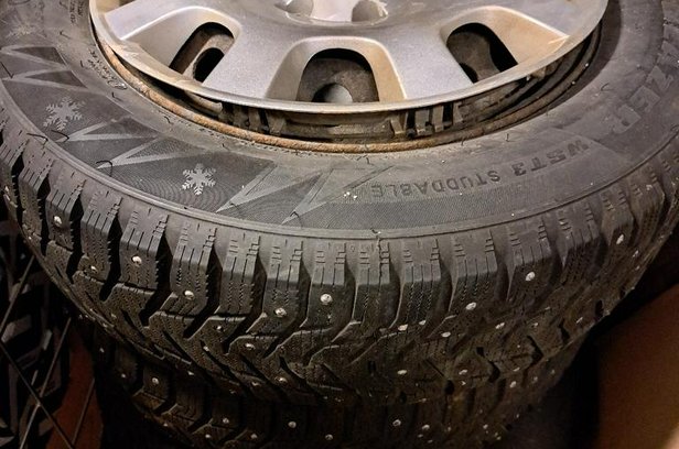 195/65 R15 Sailun Dubbdäck nyare på plåtfälg - såld eller borttagen