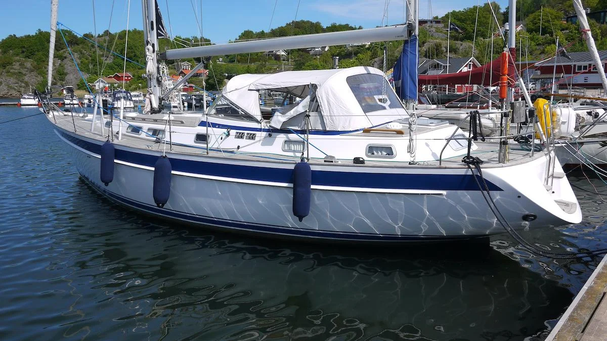 Hallberg Rassy 42F MkII, 1997, två ägare sedan ny image