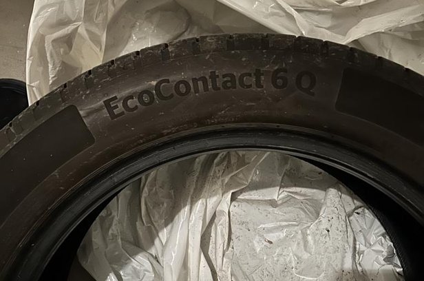 Continental 235/50 R18 sommardäck säljes i St - såld eller borttagen