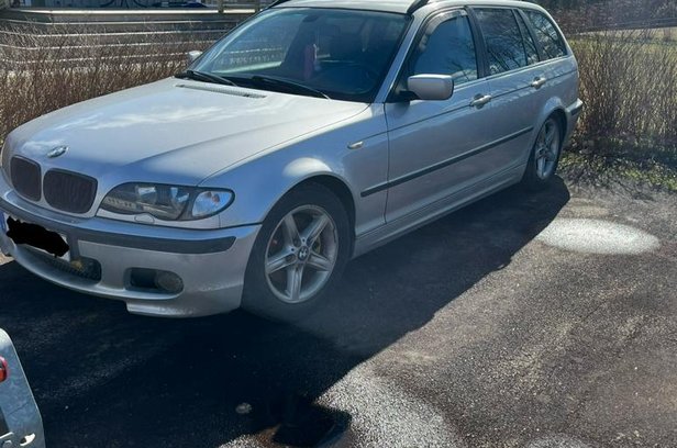 A-traktor BMW 320i Touring *defekt* säljes i - såld eller borttagen
