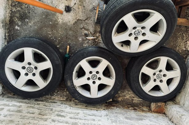 Kumho 185/60 R15 Sommardäck 15 tum säljes i S - såld eller borttagen