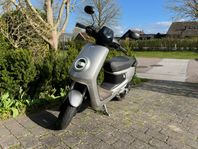 NIU M+ Sport elscooter (EU-moped 45 km/h)