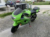 Kawasaki ZX-9R 