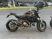 Ducati 821 Stealth / Rizoma/Evotech