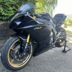 Yamaha R1 Banhoj