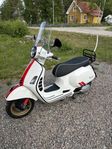 Vespa 300 GTS HPE Racing Bianco 2022