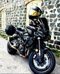 Yamaha MT10 Akrapovic  samt touring pkt 