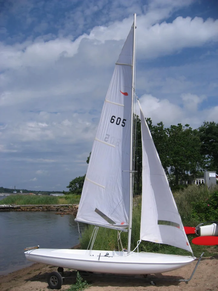 Renoverad Flipper segeljolle i mycket fint skick image