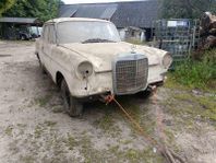 Ladugårdsfynd, fen-merca, Mercedes-Benz W110 200, Heckflosse