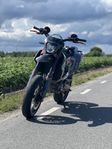  KTM 690 SMC-R  (tas ner snart)