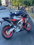 Aprilia Tuono 660 - 370 mil/Quickshift/Silver 