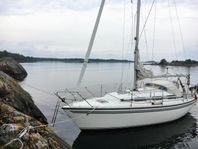 Fin rymlig segelbåt + bryggplats 2024 söder om Västervik