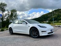Tesla Model 3 SR Plus Dragkrok Alu-vinterdäck Svensksåld