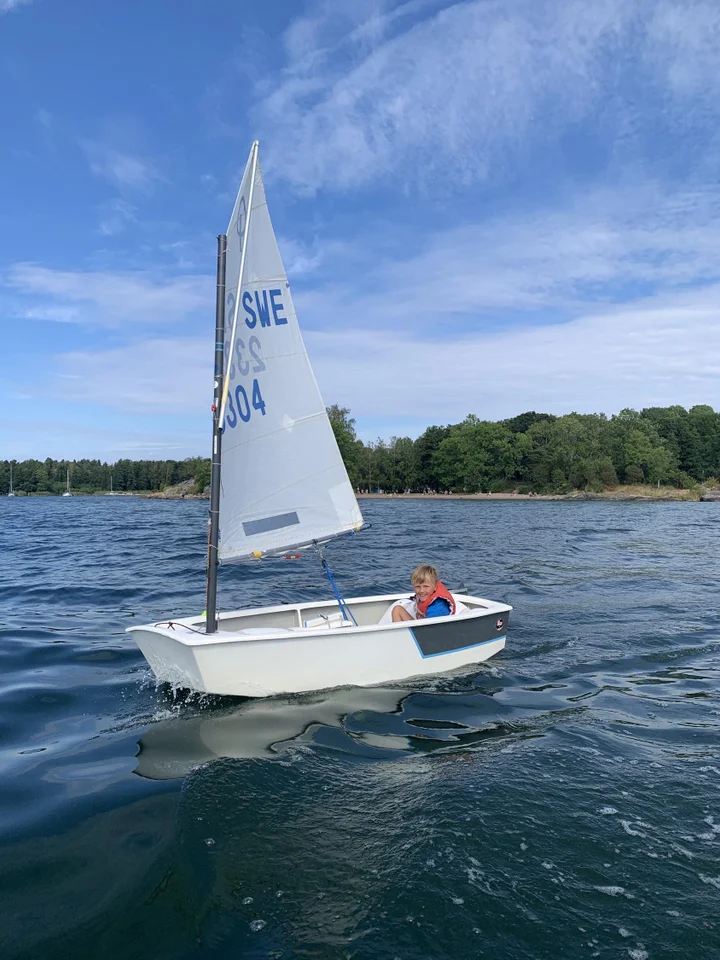 Osis Optimist i bra skick - inklusive tävlingssegel image